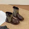 Botas Martin para Meninas 2026 Outono Novo Estilo Botas Curtas para Meninas Botas de Couro Vintage Britânicas de Cano Médio para Crianças Botas da Moda