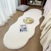 Alfombra de mesita de noche para dormitorio, felpa suave de conejo, cobertura completa, área grande, nuevo modelo 2026, tira larga, resistente a la suciedad, alfombrilla antideslizante para mesita de noche