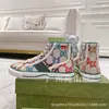 Sapatos de Tecido Bordados Família G Novo Estilo 2025 Sapatos de Lona de Cano Alto 1977 Padrão Floral Bordado Sapatos com Solado Vulcanizado Estilo Casal