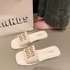 Novas Pantufas 2025 Moda Ins Sapatos Externos Slip-On Confortáveis Casuais Sapatos de Praia Sandálias Rasteiras