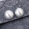 Brincos de Tarraxa Redondos Vazados Escovados Prateados Minimalistas Versáteis Moda para o Dia a Dia Brincos Elegantes Fábrica de Joias para Mulheres