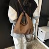 Bolsa de viagem de grande capacidade feminina 2025 nova cor sólida retrô moda bolsa de ombro estilo coreano nicho bolsa tote all-match