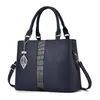 Bolsa de gran capacidad 2024 bolsa para mujer primavera transfronteriza para ir al trabajo mujeres de mediana edad hombro bandolera bolso de mano de alta calidad