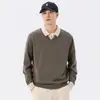 Suéter masculino falso de duas peças com gola, novo outono 2026 casual bloco de cores gola base camada superior, suéter de malha atacado