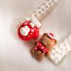 Pendientes de Diseño Divertido de Reno de Santa Claus Europeos y Americanos con Pasador de Plata, Pendientes de Campana de Navidad de Dibujos Animados de Cerámica Suave para Mujer