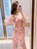 Verão 2026 Novo Estilo Doce e Elegante Vestido de Um Ombro com Mangas Bufantes e Alças Estampadas 10589