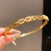 Pulseira com Fivela de Encaixe em Forma de Cobra Banhada a Ouro Real 18K Moda Retrô Pulseira Elegante Luxo Acessível Joias de Alta Qualidade para Mulheres