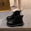Botas sencillas con forro polar, estilo británico de moda, botines, nuevo estilo Otoño/Invierno 2026, zapatos adelgazantes, tendencia INS, botas Martin para mujer, versátiles