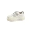Tênis brancos com velcro para aumentar a altura para mulheres, mocassins casuais de sola grossa, sapatos de nicho da moda, nova coleção primavera/verão 2026