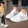 Nuevos Zapatos de Verano para Niños de 4 a 16 Años, Tenis Suaves de Suela Lisa Lisos, Zapatos Blancos Transpirables Huecos de Malla Simple para Estudiantes Venta al por Mayor
