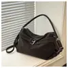 Bolsa Tote de Braço com Design Personalizado Retrô para Mulheres 2025 Inverno Novo Estilo Roupas Diárias de Trabalho Bolsa de Ombro Transversal