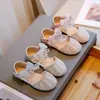 Zapatos de Verano Dulces de Cuero para Niñas Zapatos de Baile Zapatos de Princesa Punta Redonda Huecos Lazo de Pedrería Mary Janes
