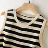 2025 Camisola de punto sin mangas a rayas holgada con cuello en U para mujer, top casual versátil acanalado para mujer