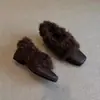 Novo estilo, textura de couro, forrado com fleece, sapatos quentes e fofos para mulheres, com salto oculto, sola plana, bico quadrado versátil, confortáveis e feitos de couro macio