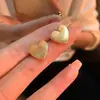 Brincos de Coração de Metal com Design de Nicho para Mulheres, Estilosos e Únicos, de Alta Qualidade, Versáteis e Elegantes, Joias de Orelha Exquisitas