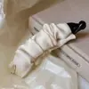 Pinza de Plátano de Tela Plegada para el Cabello para Mujeres 2025 Nuevo Estilo de Moda de Alta Gama Clip para la Parte Posterior de la Cabeza Tocado Accesorios para el Cabello