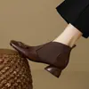 Zapatos de tacón bajo cuadrados de punta cuadrada con corte en V de estilo retro francés para mujer, moda versátil de otoño 2026, hebilla cuadrada, tacón grueso, zapatos de cuero para el trabajo