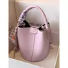 Nova Bolsa de Mão Estilo Coreano, Nicho, Estilo Ins, Elegante e de Alta Qualidade, Formato de Balde, Bolsa Transversal Feminina Moderna e Versátil com uma Pequena Bolsa Interna