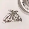 Pinza de Mariposa Hueca Transfronteriza Pinza de Tiburón Metálica de Tamaño Mediano Pinza para el Cabello Versátil Elegante Pasador para la Parte Posterior de la Cabeza