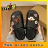 Zapatos con Agujeros Estilo Lindo tipo Crocs para Mujer Ropa de Exterior 2026 Nuevas Chanclas de Playa de Primavera Mules de Punta Cerrada con Suela Gruesa
