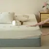 Falda de cama de terciopelo de leche engrosada clase A de alta gama, pieza única, otoño e invierno, con felpa, terciopelo de coral, cubrecolchón, protector de colchón, juego de tres piezas 3