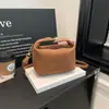 Bolsa de Moda Vintage 2025 Nova Elegante Simples de Ombro com Acabamento Fosco e uma Vibração Única, Bolsa de Mão e Bolsa Transversal para Mulheres