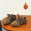 Zapatos de Entrenamiento Retro Cálidos Alemanes para Niños Otoño Invierno Nuevos Zapatos Casuales de Tabla para Niñas Rayas Marrones Rosas Suela Suave Con Terciopelo Deporte para Bebé