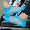 Zapatos de natación para playa transfronterizos, zapatos para vadear al aire libre, calcetines, zapatos para hombres y mujeres, zapatos para vadear en parques acuáticos, playa antideslizantes, amigables con la piel, negro-naranja