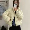 Jaqueta de Algodão com Gola Alta e Costas Caneladas Scissor Clouds para Mulheres, Novo Casaco de Inverno Leve Curto para Uso Externo Casual Quente para Mulheres Baixas