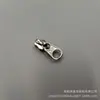 Tiradores de cremallera de nailon Ykk originales en stock al por mayor No. 3 No. 5 Tiradores de Cremallera de Nylon Tiradores de Cremallera de Aleación de Zinc para Bolsas