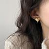 Pendientes de botón con diseño de nicho de aguja de plata S925, hechos a mano, con textura que combina con todo, hermosos pendientes femeninos de estilo frío de alta gama.