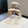 Gorro de Lã Tricotado Estilo Fair Isle Retrô Tendência Outono/Inverno Feminino, Afina o Rosto, Quente, Protege as Orelhas, Chapéu Trapper