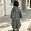 Conjunto de Felpa Forrado para Niños Otoño Invierno 2025 Nuevo Niños Bebé Sudadera Conjunto de Dos Piezas Niños Ropa Deportiva Engrosada