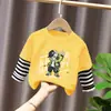 Camiseta de manga larga a rayas de algodón puro para niños, base holgada y versátil, look elegante de dos piezas para niños mayores, top moderno de primavera y otoño