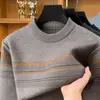Outono/Inverno 2026 Novo Suéter Masculino Espesso de Gola Semi-Alta Novo Tricô Espesso Suéter Masculino de Manga Longa