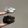 Tênis Mary Jane Infantil de Bolinhas Baixo 2026 Primavera/Verão Versão Coreana para Meninas Estudantes com Velcro Solado Macio Sapatos Pequenos de Couro