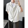 Camisa de Manga Corta a Rayas de Dos Piezas Falsas de Gama Alta Estilo Americano para Hombre, Marca de Moda, Fresca y Holgada Camisa Cleanfit Ropa para Hombre