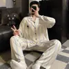 Pijama de seda helada de otoño para hombre, conjunto fino de seda de manga larga y pantalón largo, ropa de casa de alta gama, se puede usar en el exterior, conjunto de dos piezas para hombre