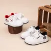 Zapatos blancos de dibujos animados para niños, nuevos modelos de primavera y otoño, zapatillas de suela blanda para niños y niñas, zapatos deportivos casuales estilo coreano, zapatos de moda para niños mayores