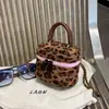 Nueva colección de otoño: bolso cruzado pequeño clásico y elegante para mujer, estilo coreano 2026, bolso de mano versátil con cadena y estampado de leopardo, bolso de hombro