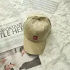 Gorra de Béisbol Bordada con Letras de Gato Estilo Japonés 2026 para Mujer, Versión Coreana con Visera Ancha, Sensación de Alta Gama, Gorra de Pico para el Día a Día