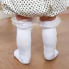 Encaje de Doble Aguja Algodón Peinado Hecho a Mano Costura Sin Hueso Calcetines Blancos y Negros de Longitud Media para Bebés e Infantes Venta al por Mayor
