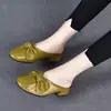 Sandalias de Piel Suave de Tacón Bajo para Mujer, Nuevo Estilo Primavera y Verano 2026, Zapatos Planos de Malla Tipo Mamá, Mocasines Medios Abiertos para Exteriores con Punta Cerrada para Mujer