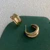 Brincos Franceses de Nicho Vintage Banhados a Ouro Latão Formato C Rosto Largo Europeus e Americanos Brincos da Indústria Pesada Pino de Prata 925 Brincos Irregulares
