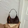 Bolsa de mão fashion no atacado para mulheres, novo design de nicho vintage, adequada para sair, pode ser carregada como bolsa de mão, bolsa de ombro ou bolsa crossbody