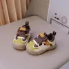 Zapatos de caminar suaves con pegatina mágica para bebés niños, nuevo estilo primavera/otoño, zapatos casuales ligeros antideslizantes para bebés niñas, zapatos sencillos para bebés y niños pequeños
