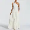 Vestido de Noche de Banquete de Moda para Mujeres Europeas y Americanas, Elegante y con Estilo de un Hombro, Color Sólido, Corte Ajustado, Plisado, Hombro Descubierto, Nuevo Vestido Largo