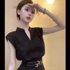 Conjunto de Saia Curta Moda Feminina Verão 2024 Camiseta Fina Slim Decote V Roupa Exterior Feminina Top Sem Mangas Cor Pura Em Tendência