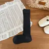 Calcetines de mujer estilo Miu, calcetines de compresión ligera versátiles de color sólido a rayas estilo coreano para la pantorrilla, nuevos calcetines grises holgados de otoño, sin costuras