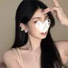 Clip de Oreja de Perla Sin Agujeros en las Orejas Clip de Oreja Único Pendientes con Sentido Avanzado Colgante de Oreja Retro Elegante Pendientes de Novia Boda